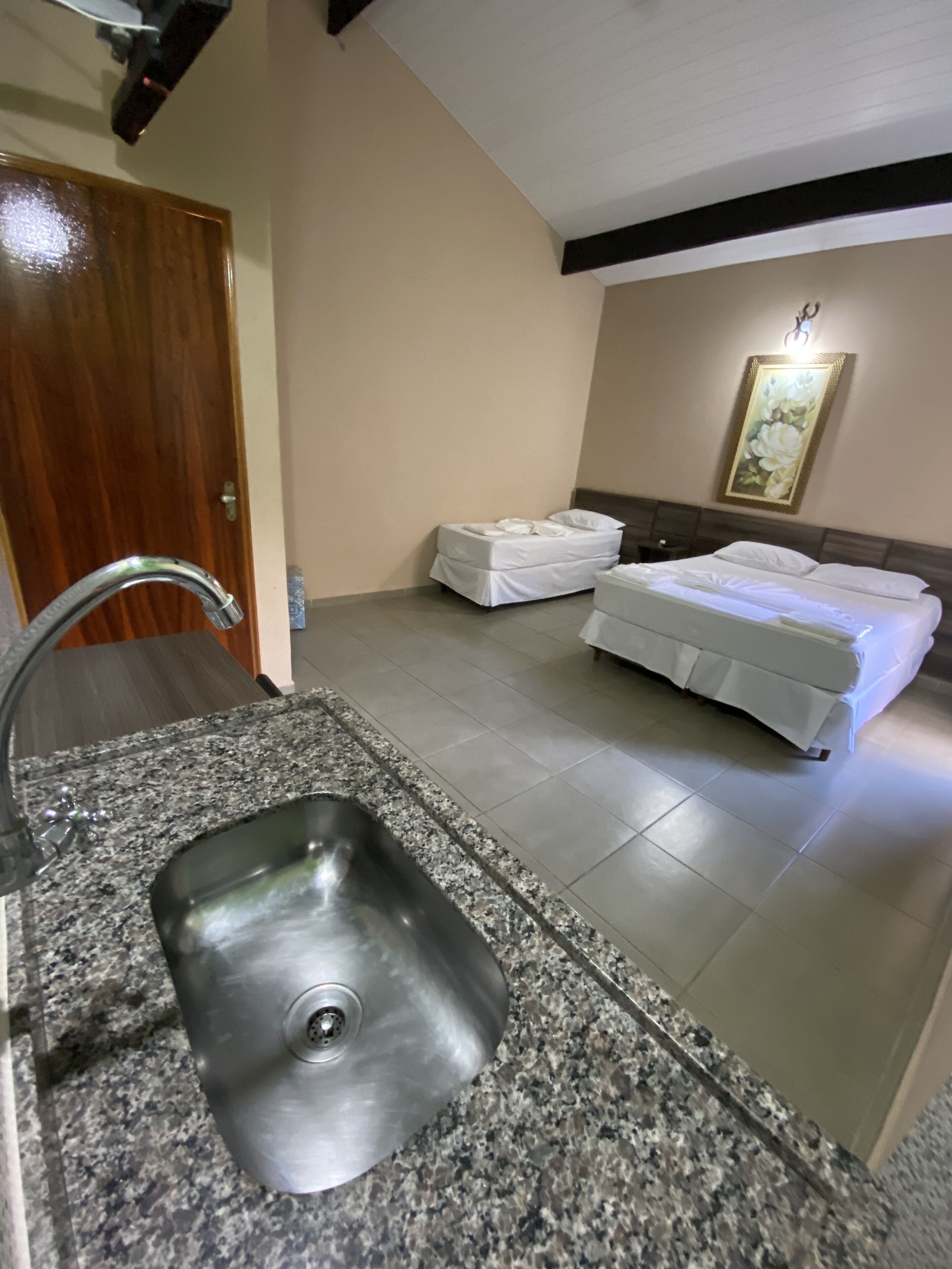Quarto triplo superior | Frigobar, Wi-Fi de cortesia, acesso para cadeiras de rodas
