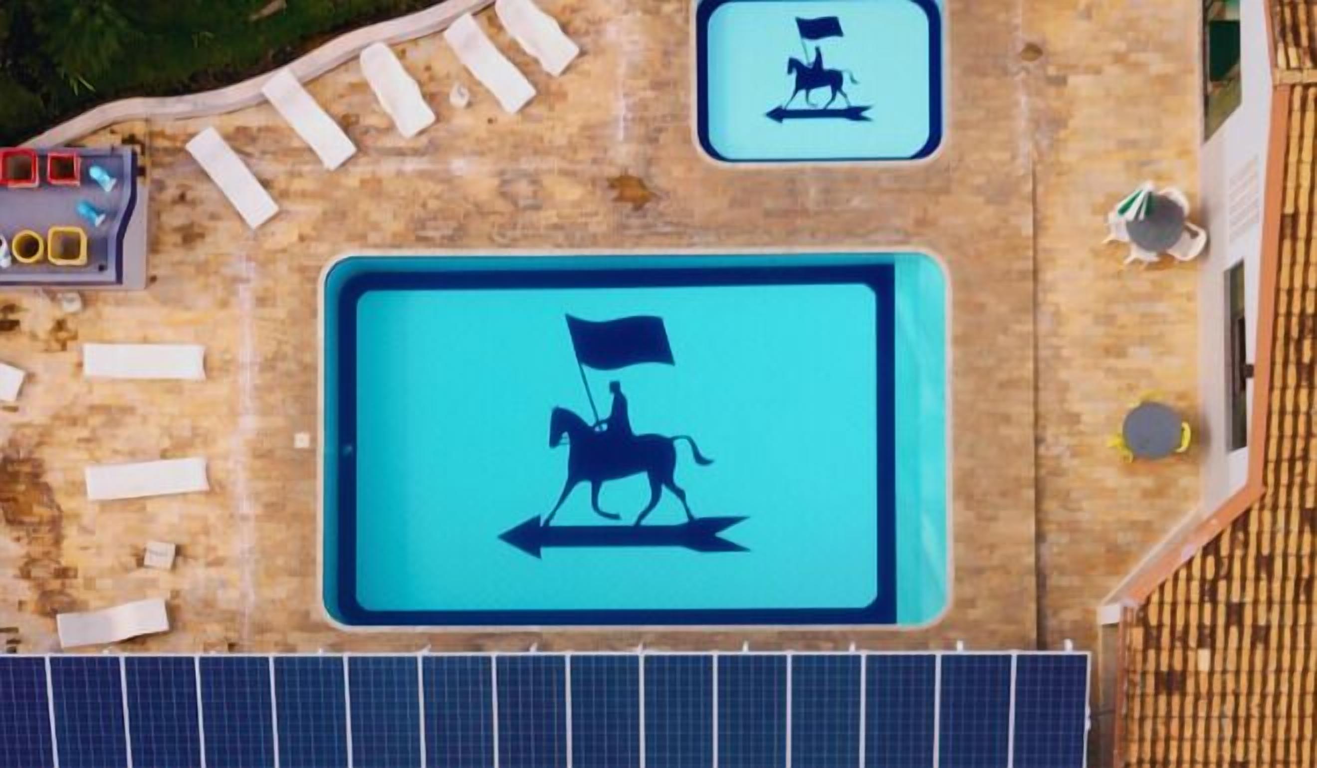 2 outdoor pools, pool loungers