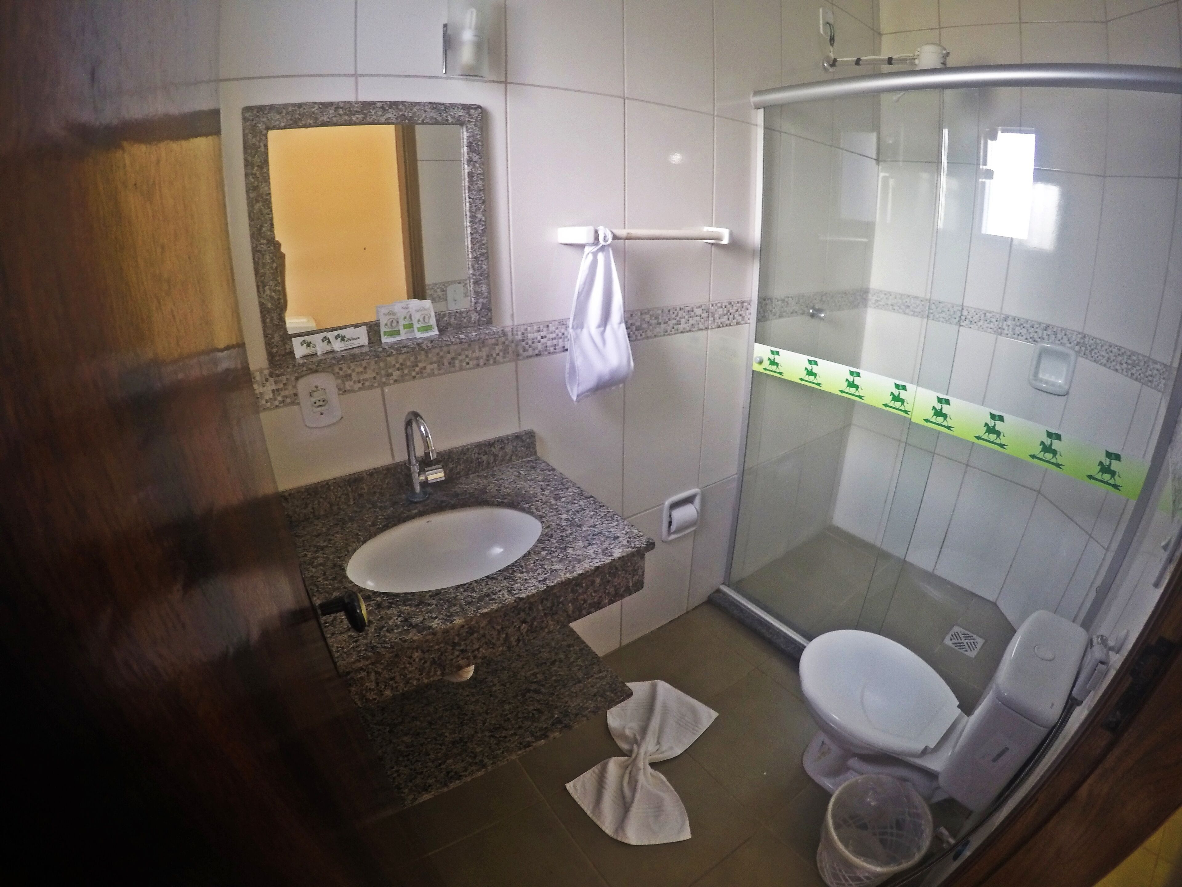 shower, free toiletries