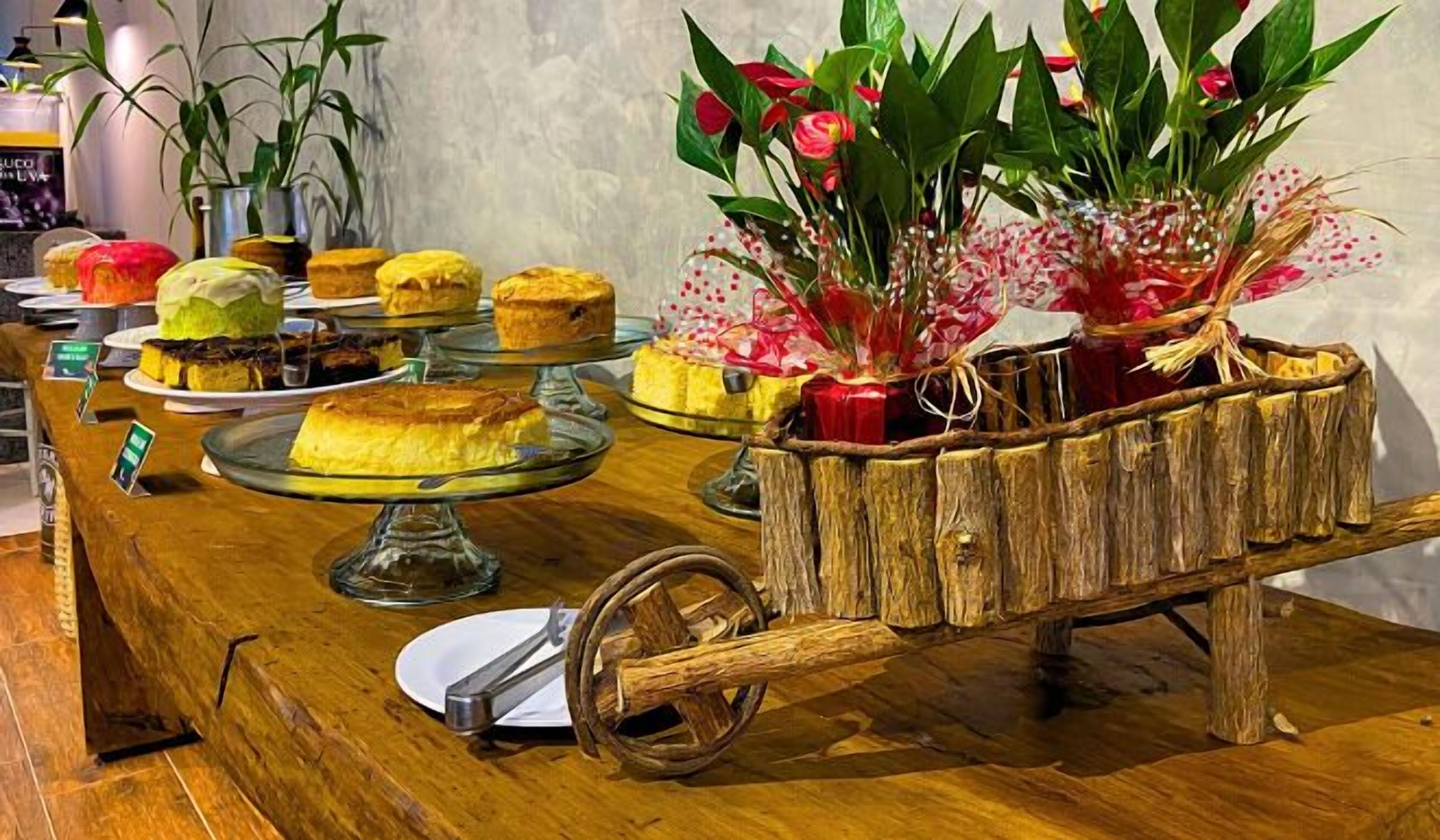 breakfast, lunch and dinner served