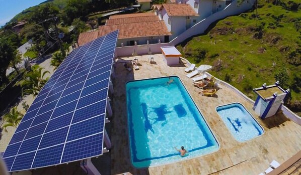 2 outdoor pools, pool loungers