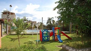 Zona de juegos infantil al aire libre