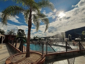 2 piscinas al aire libre