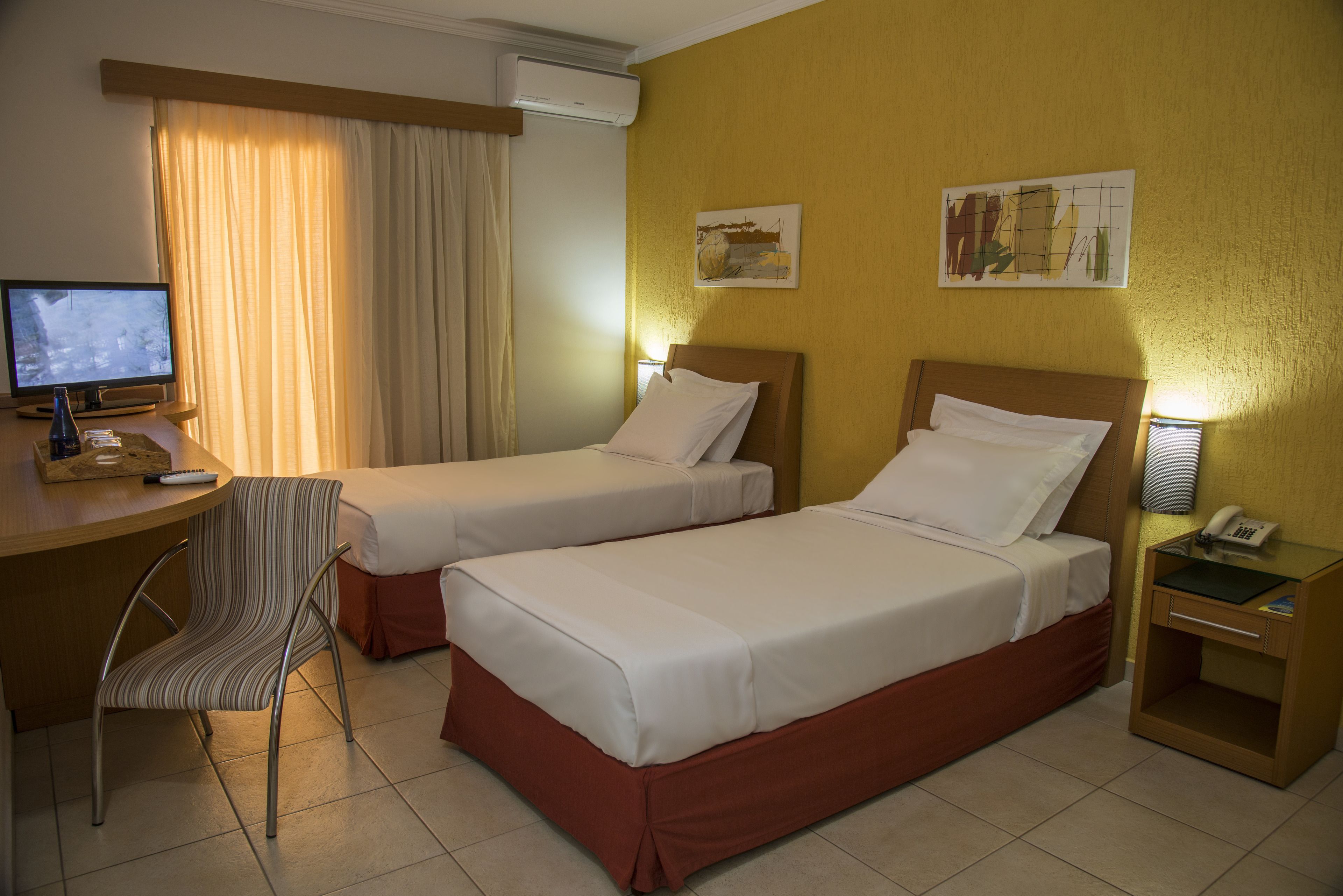 standard room | down duvets, minibar, in-room safe, desk