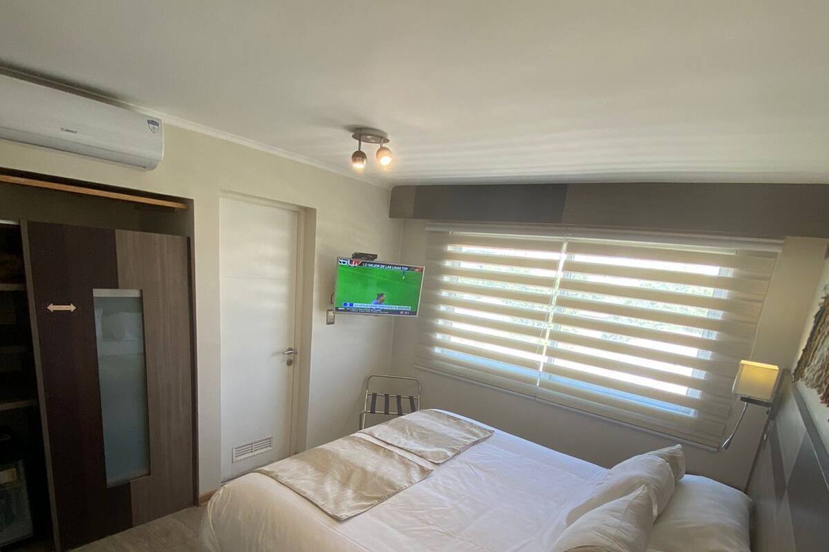 Standard Room, 1 Double or 2 Twin Beds | Minibar, in-room safe, WiFi (free)