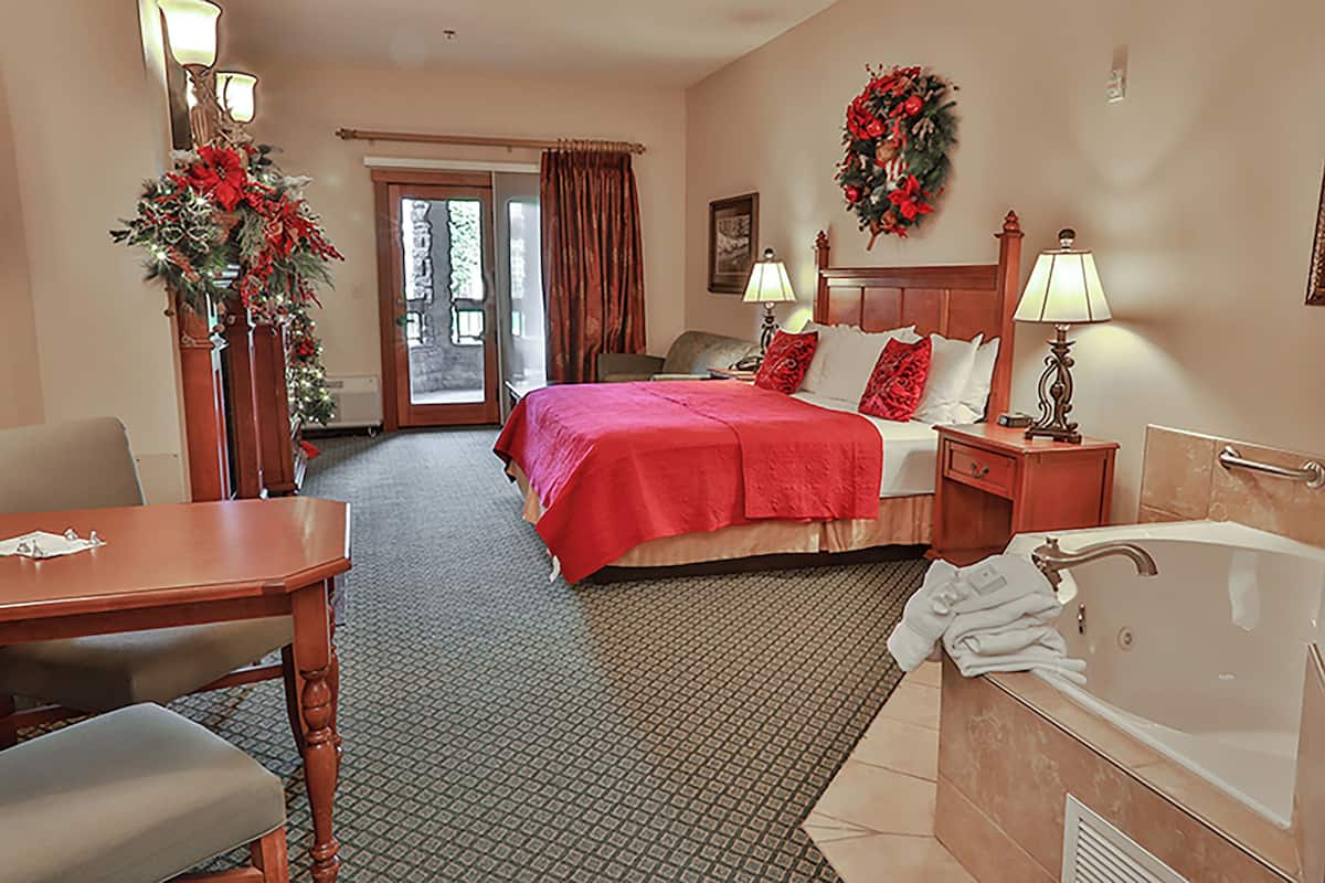 Deluxe Mini Suite, Courtyard View | 1 bedroom, premium bedding, pillowtop beds, in-room safe