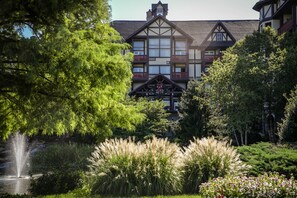 Garden - The Inn at Christmas Place (Pigeon Forge)