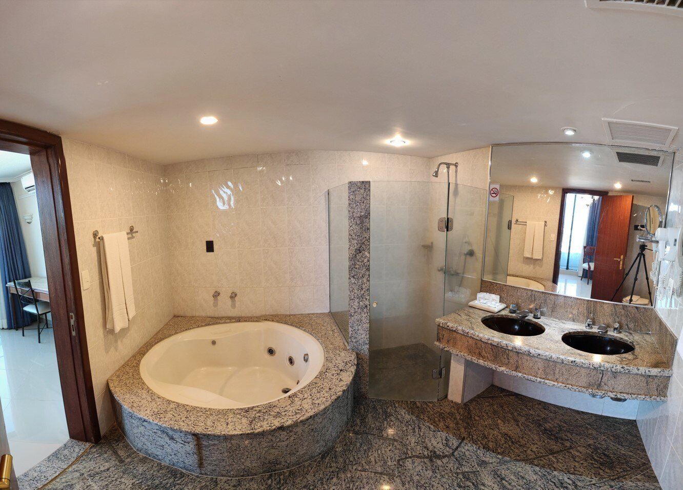 suite | bathroom | shower, free toiletries, hair dryer, towels