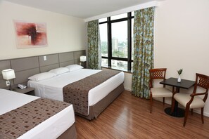 Deluxe Triple Room | Premium bedding, minibar, in-room safe, desk - Hotel Golden Park Internacional Foz & Convenções By Nacional Inn (Foz do Iguaçu)