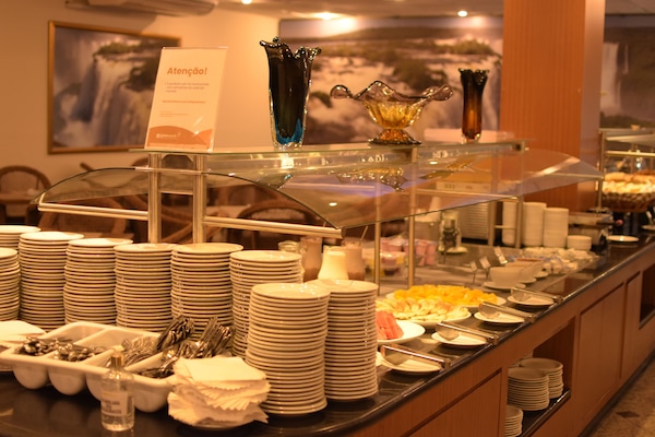 Sudah termasuk sarapan prasmanan setiap hari