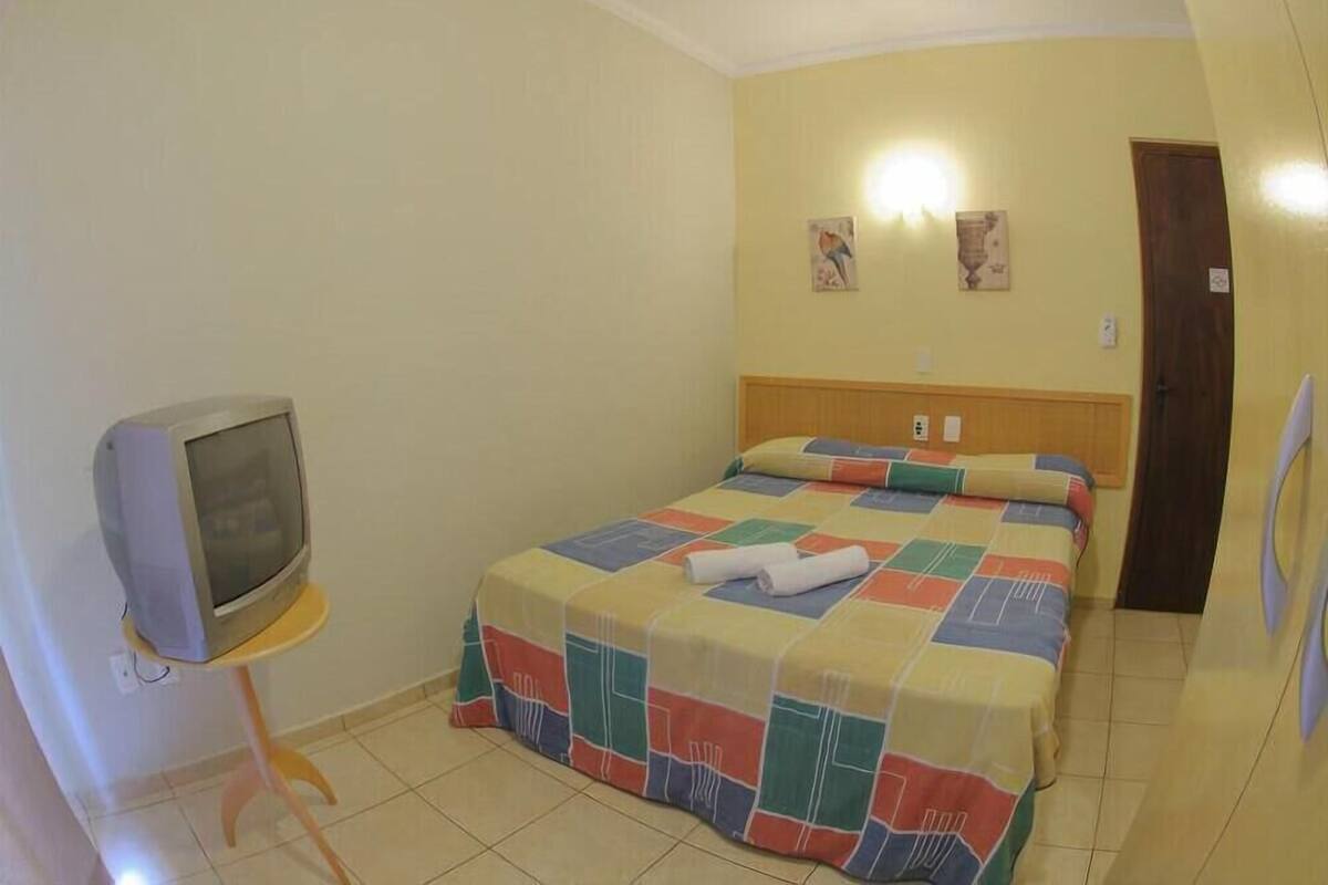 Escritorio, cortinas blackout, wifi gratis y ropa de cama