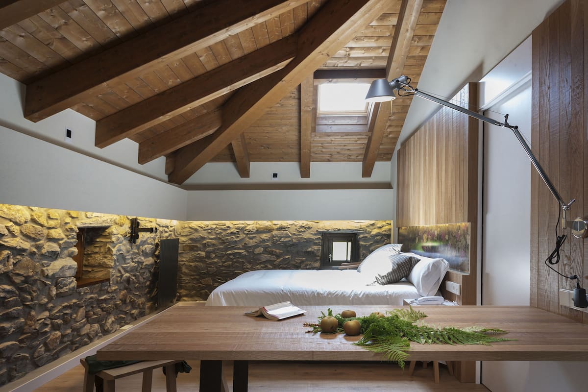 Een kluis op de kamer, een bureau, geluiddichte muren, gratis babybedden