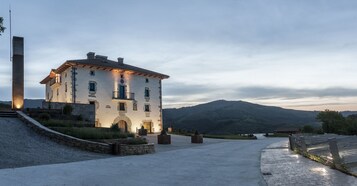 Fachada del alojamiento - Noche