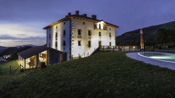 Façade de l’hébergement - soirée/nuit