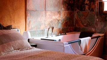Comfort Room, Jetted Tub