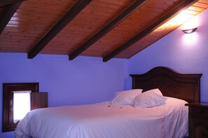 Habitació doble | Escriptori, cortines opaques, bressols gratuïts i llits addicionals
