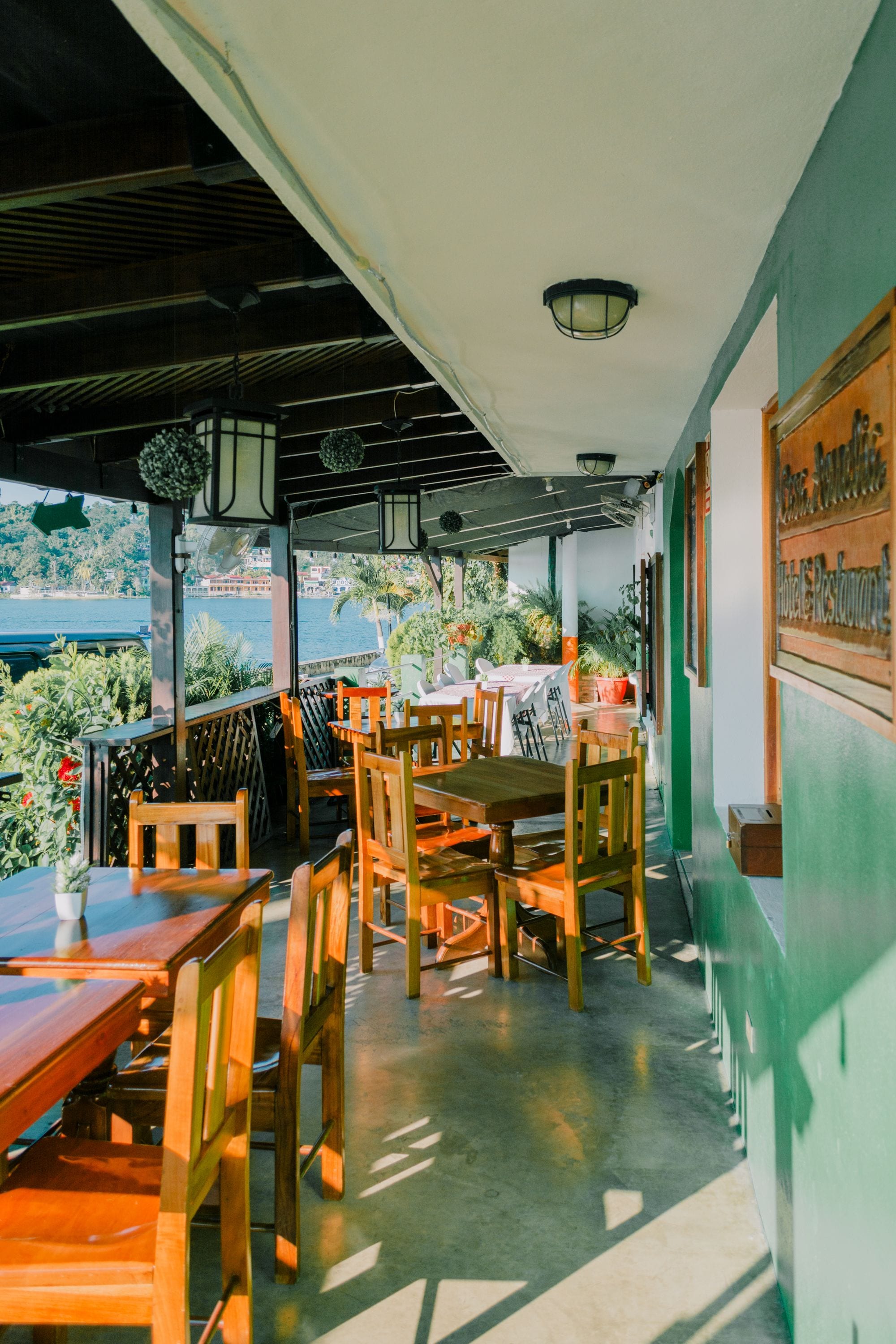 breakfast, lunch, dinner served; international cuisine