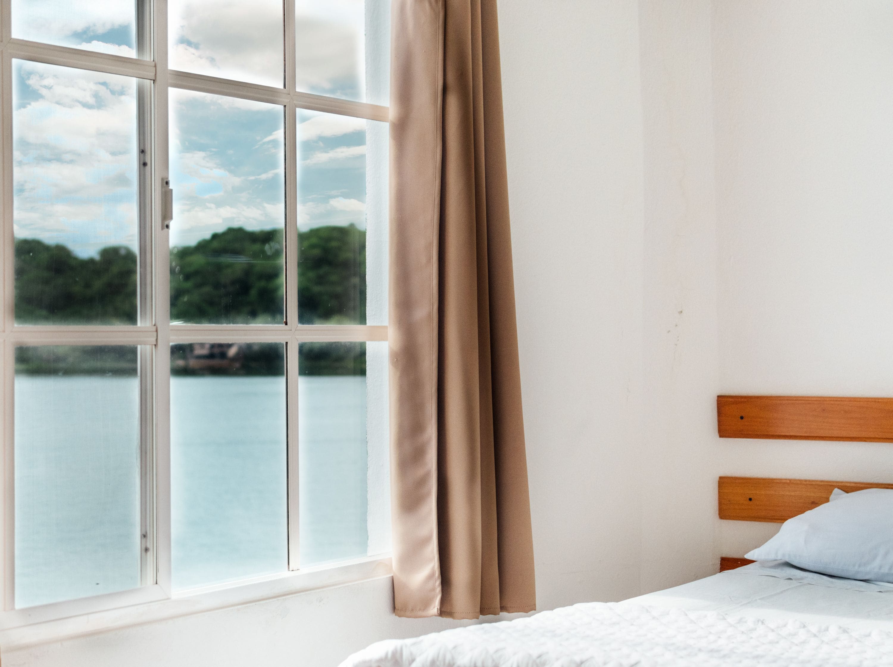 standard room, 1 king bed, lake view | premium bedding, in-room safe, blackout curtains, free wifi