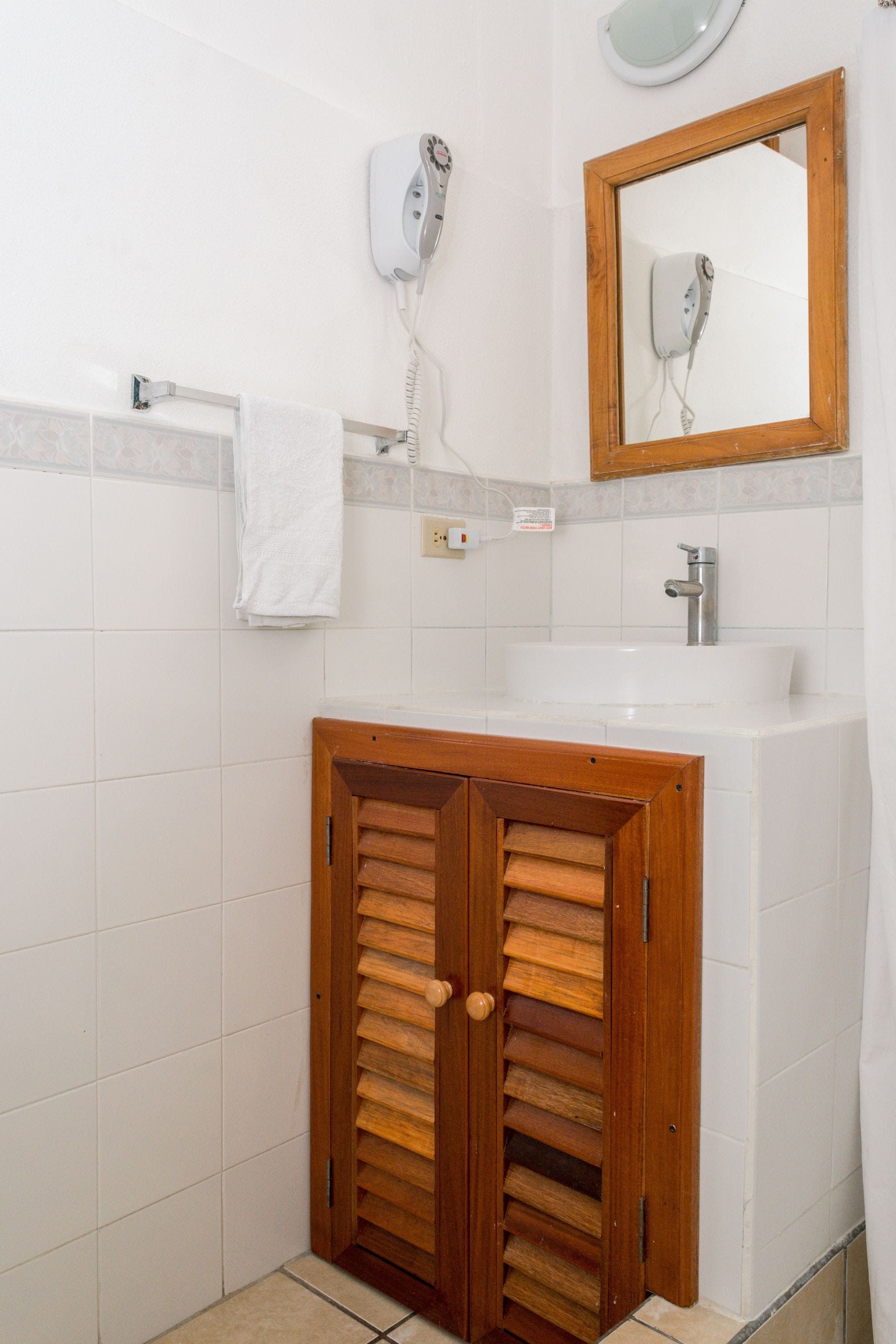 shower, free toiletries, towels