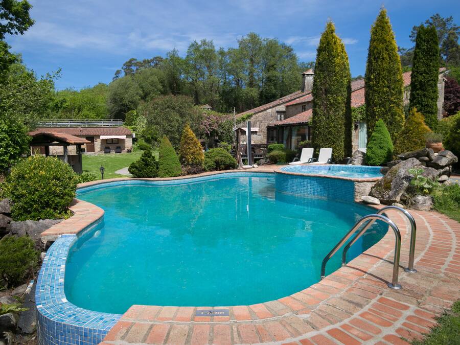 Seasonal outdoor pool, pool umbrellas, sun loungers