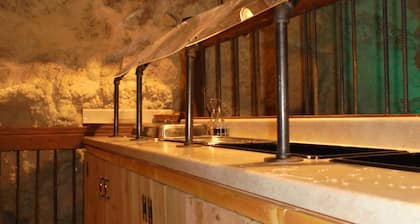 Grand Canyon Caverns Inn