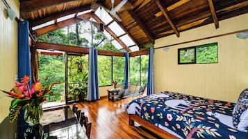 Casita La Luna | Premium bedding, individually decorated, individually furnished
