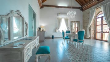 Studio Suite | 1 bedroom, in-room safe, iron/ironing board, free WiFi