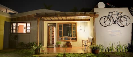 Façade de lâhĂ©bergement - soirĂ©e/nuit