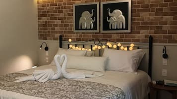 Deluxe Bungalow, 1 Bedroom, Mountain View, Mountainside | 1 bedroom, minibar, in-room safe, individually furnished