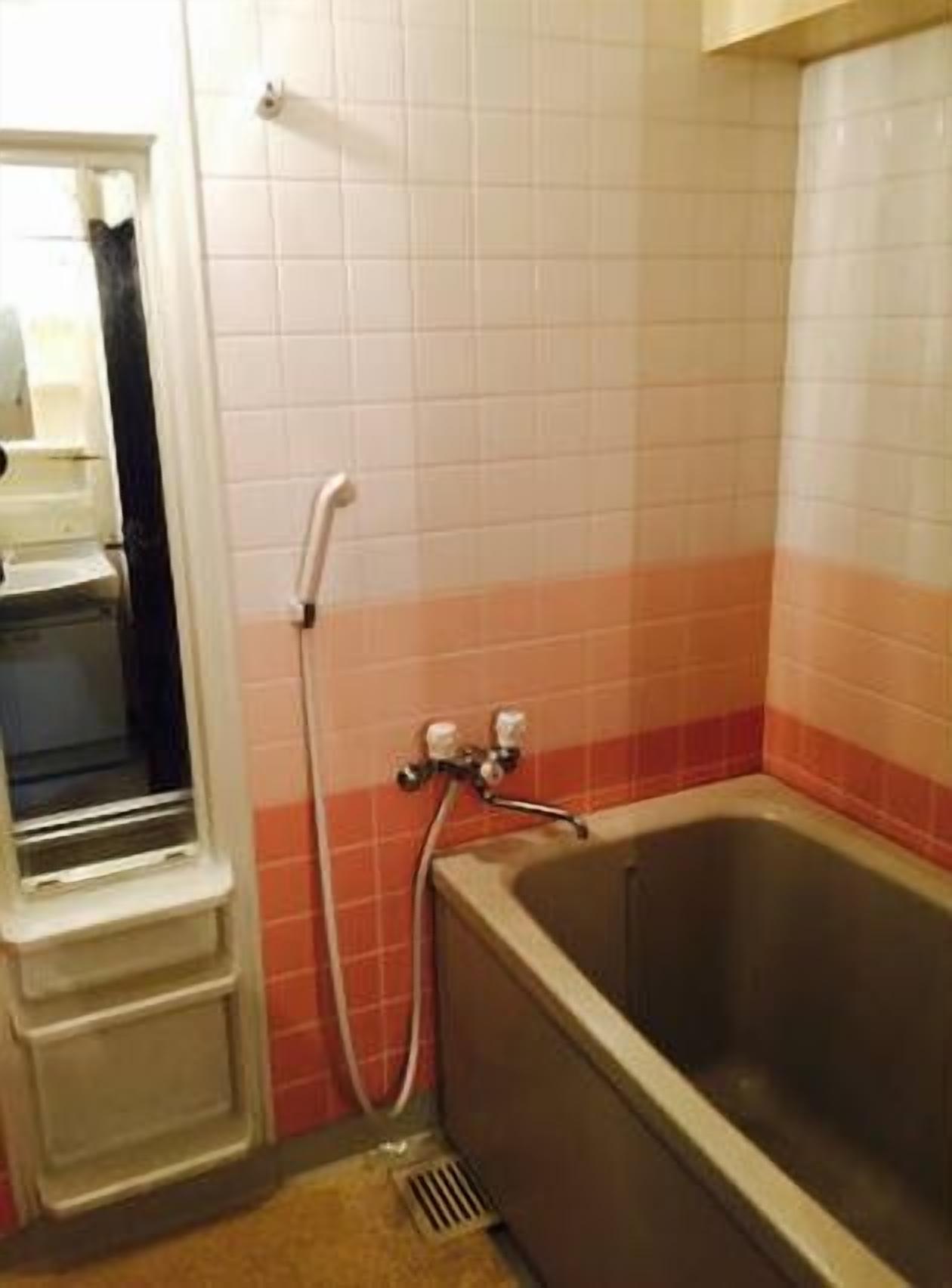 Apartment (self-check in, see email for details) | Bathroom shower