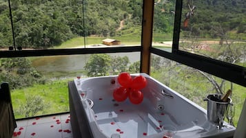 Presidential Triple Room | Minibar, free WiFi, bed sheets