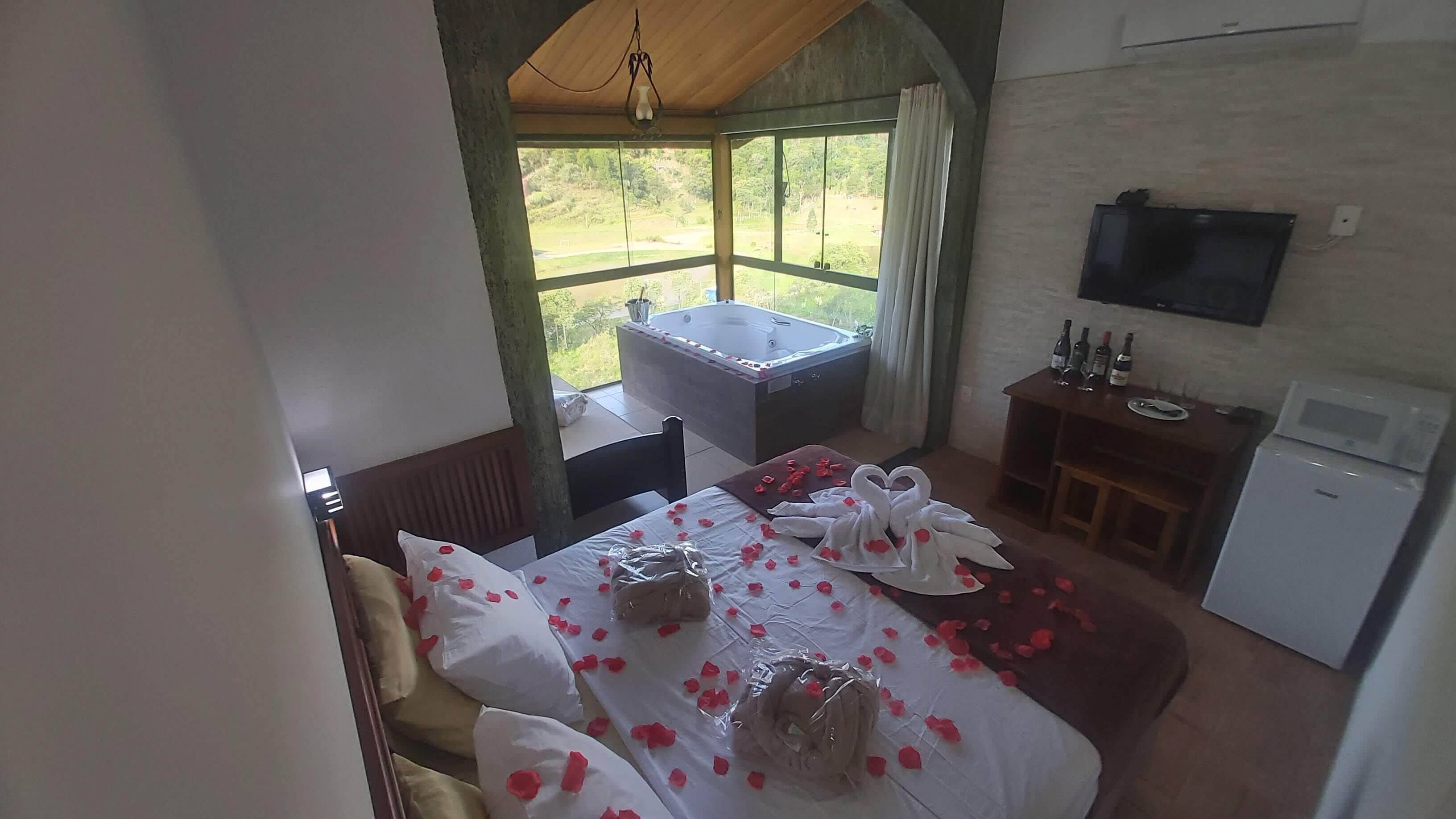 总统三人房 | 迷你吧、免费 WiFi、床单