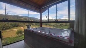 Presidential Triple Room | Minibar, free WiFi, bed sheets - Refúgio Serra Negra (Serra Negra)