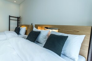 Escritorio, cortinas blackout, wifi gratis y ropa de cama 
