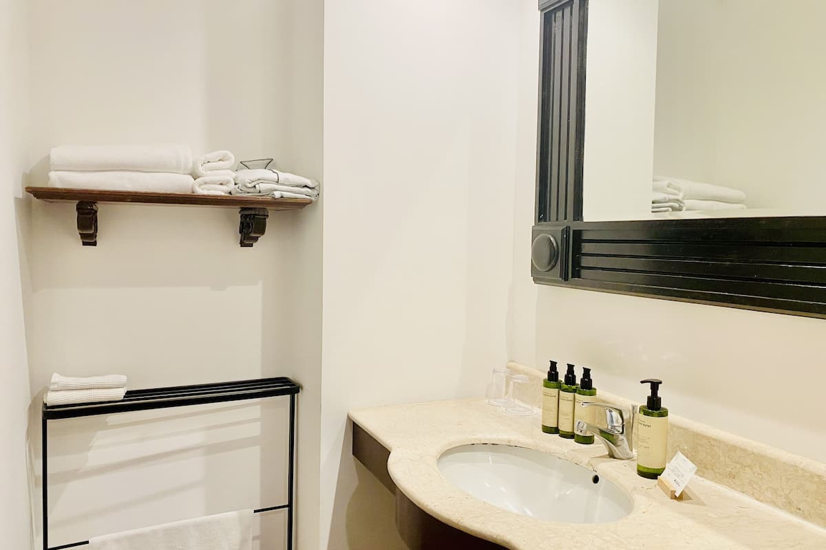 in-room safe, desk, bed sheets, wheelchair access