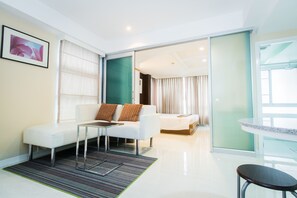 1 Bedroom G | Hypo-allergenic bedding, in-room safe, desk, laptop workspace