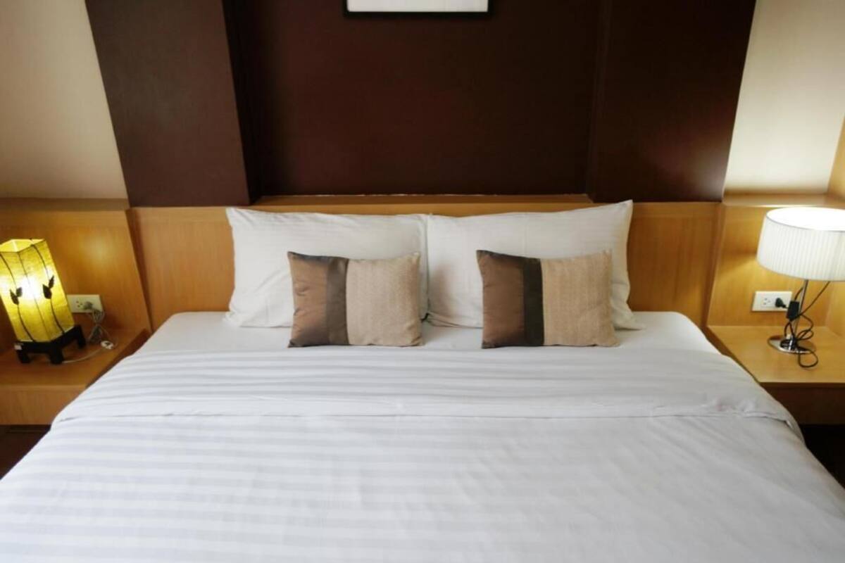 Literie hypoallergénique, coffre-fort, bureau