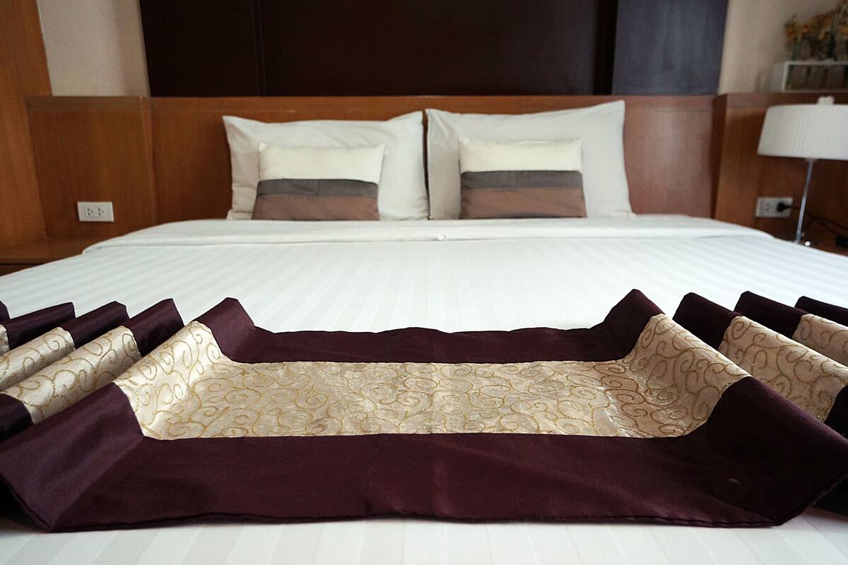 Literie hypoallergénique, coffre-fort, bureau