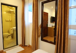 Family Room, City View | Bathroom | Shower, free toiletries, hair dryer, slippers - Madam Moon Hotel (Hanoi)