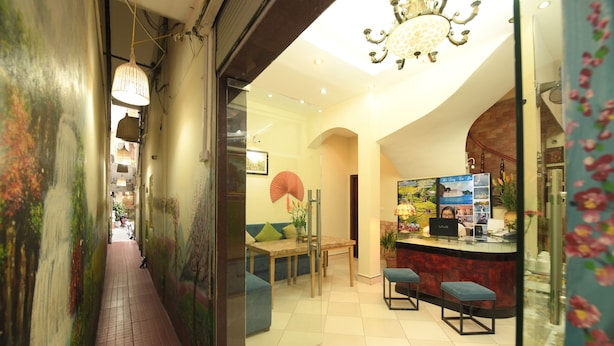 Front of property - Holiday Lakeview Hotel (Hanoi)