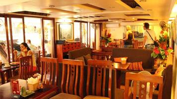 Free daily cooked-to-order breakfast