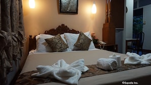 Deluxe Room, 1 Queen Bed, Accessible