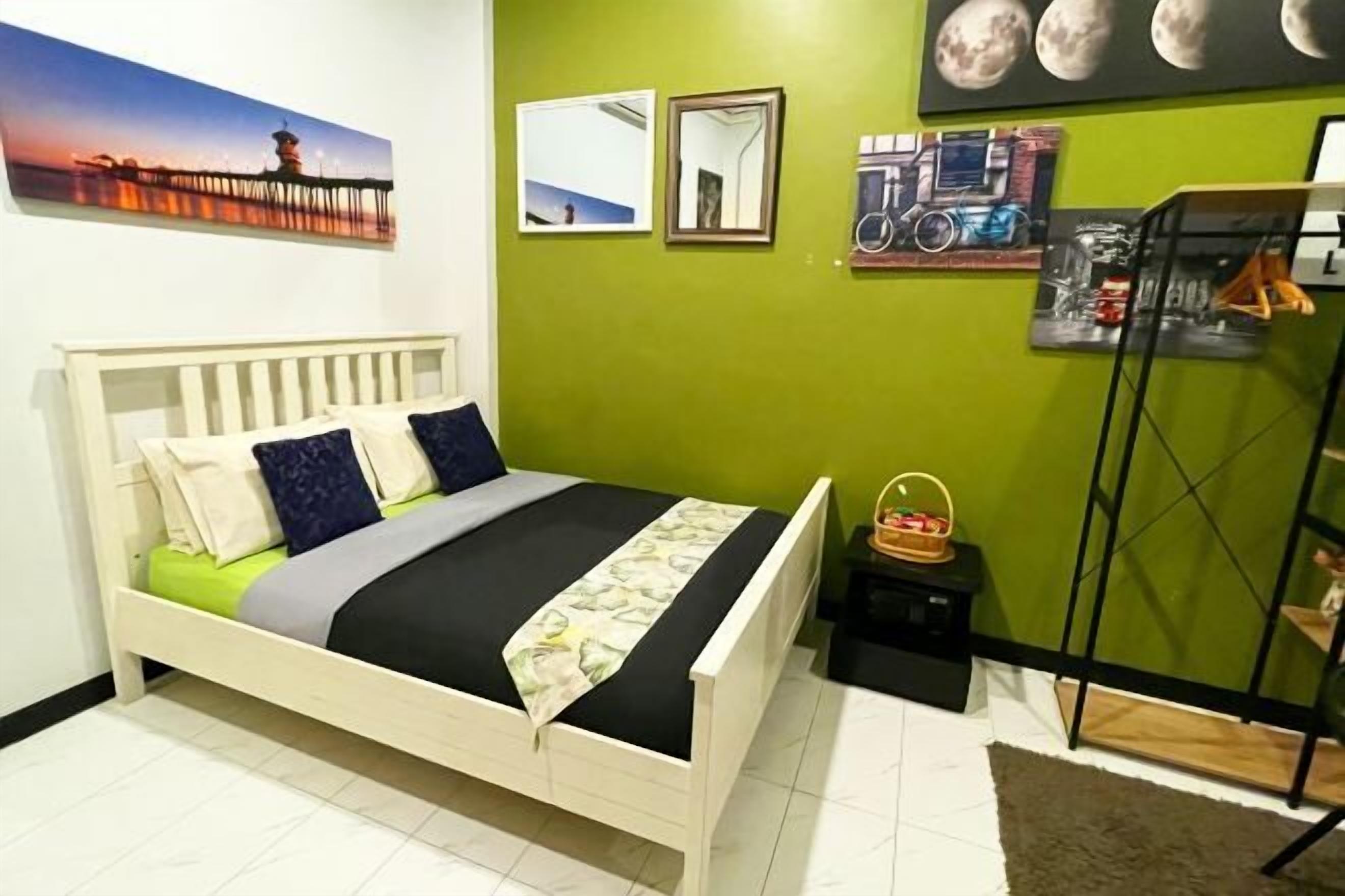 2 室のベッドルーム、ミニバー、セーフティボックス (室内)、客室ごとに異なる装飾