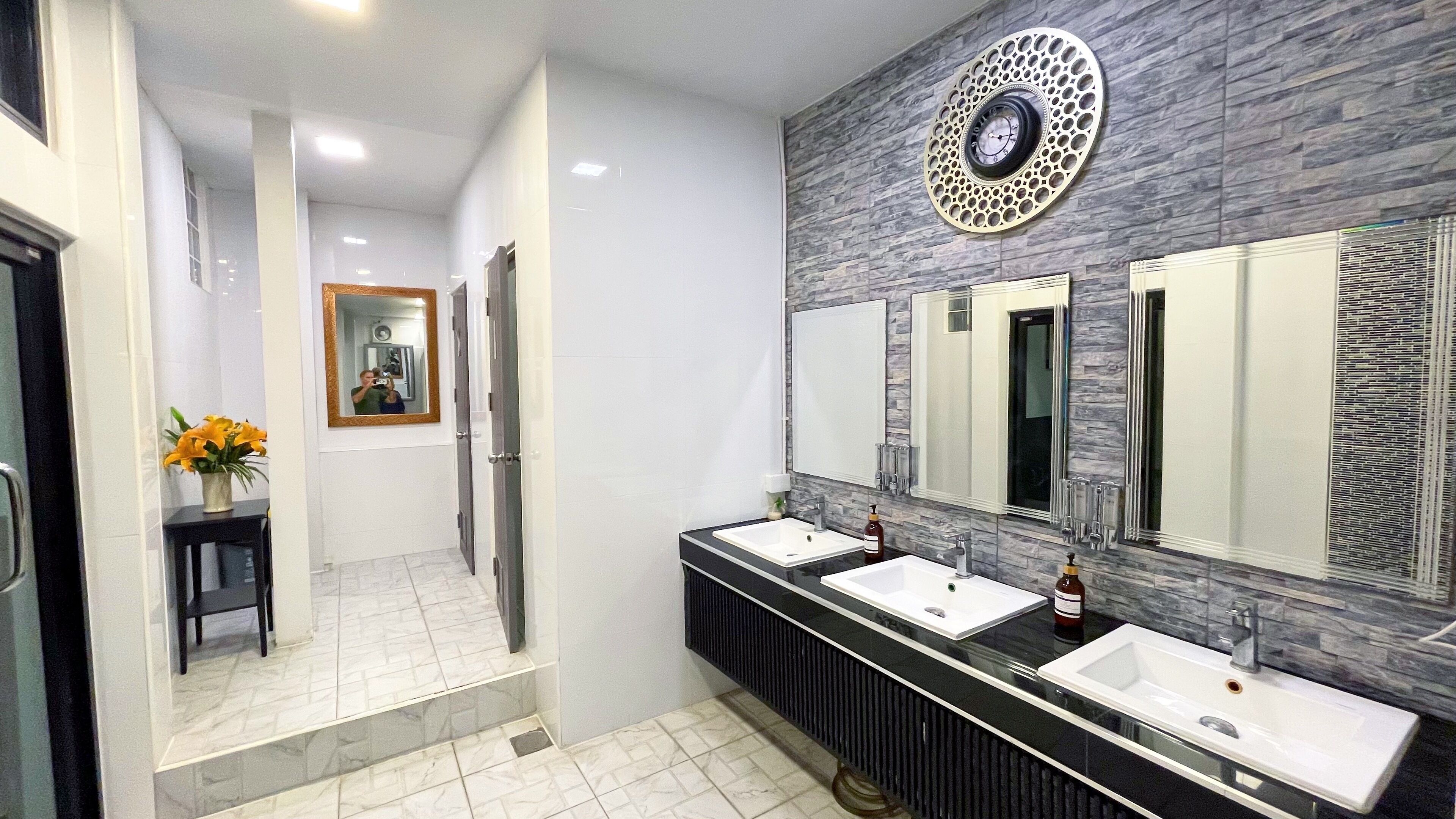 standard room with sharing bathroom | bathroom | free toiletries, hair dryer, bathrobes, towels