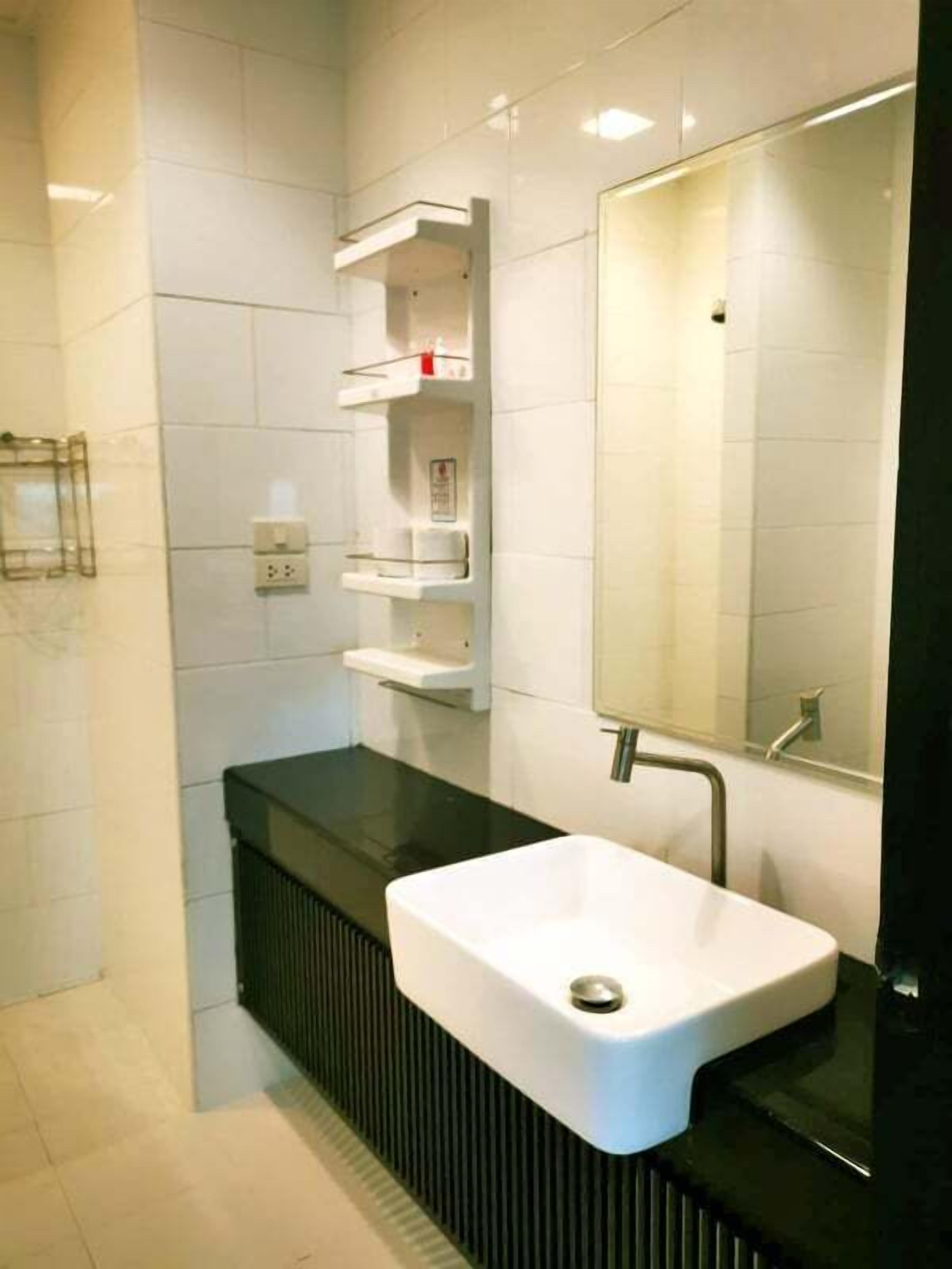 2 bedroom seaview suite with kitchen | bathroom | free toiletries, hair dryer, bathrobes, towels