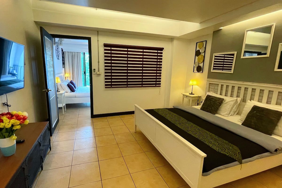 2 Bedroom Seaview Suite | 2 間睡房、迷你吧、房內夾萬、書桌
