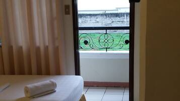 Deluxe Room | Desk, rollaway beds, free WiFi