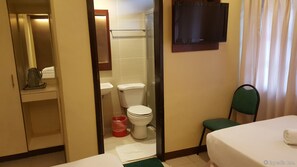 Standard Room | Bathroom | Shower, towels