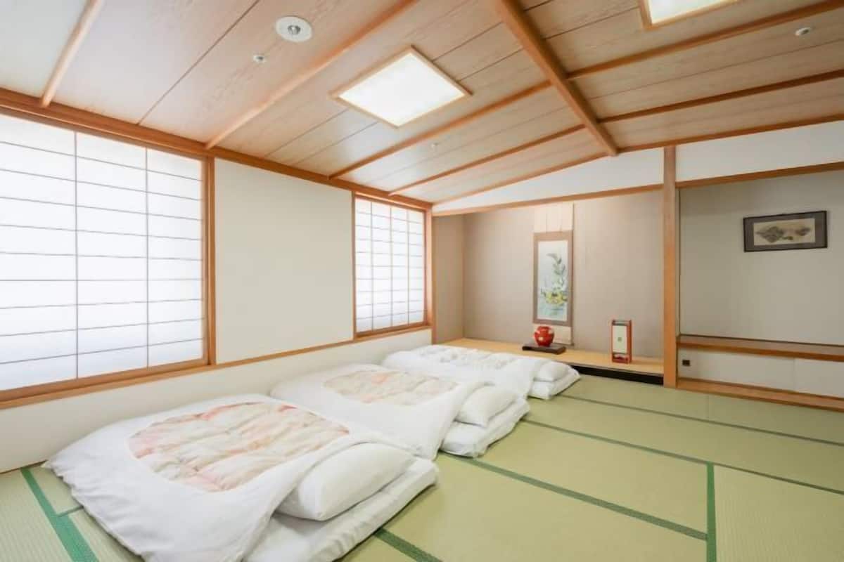 1 bedroom, desk, iron/ironing board, free WiFi