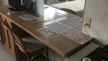 Twin Room | In-room safe, desk, free WiFi, bed sheets